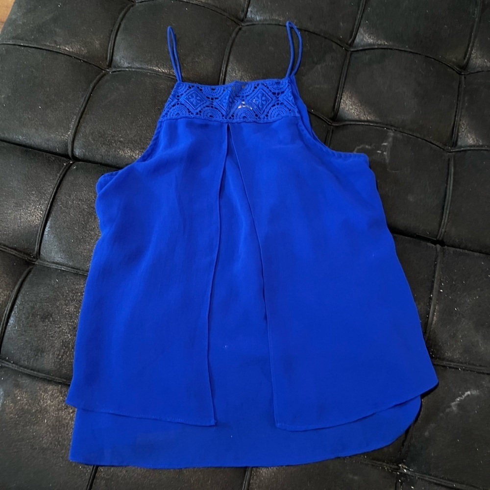 Top with spaghetti straps​​​​